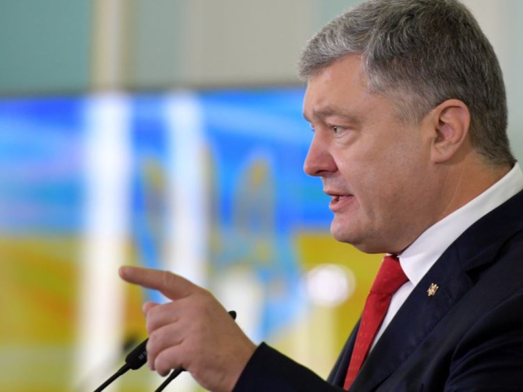 Порошенко поддержал продление ограничения на въезд россиян в Украину