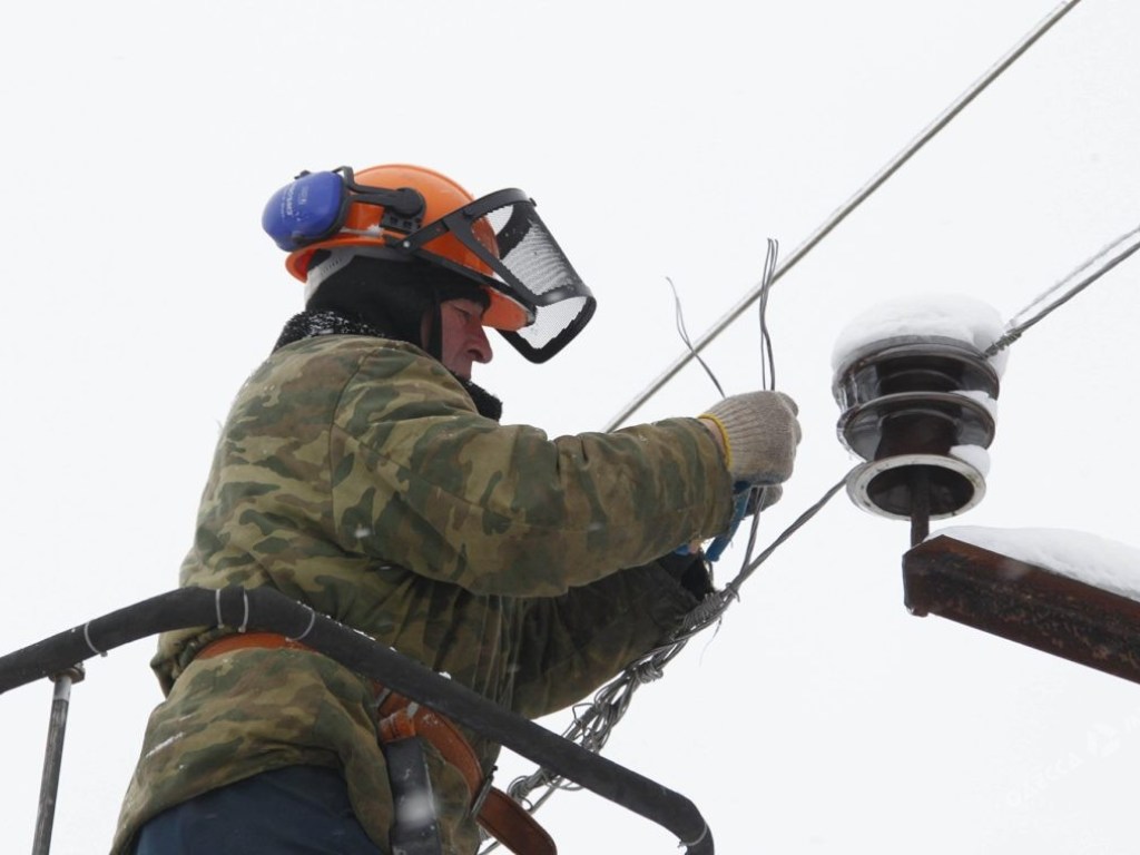 Последствия непогоды: в Украине 104 населенных пункта остаются без электроснабжения