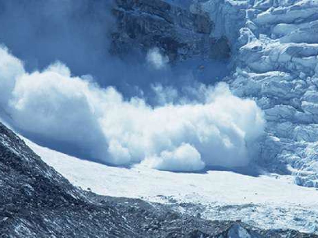 40 минут под снежным завалом: в Альпах чудом спасли 12-летнего мальчика, которого накрыла лавина
