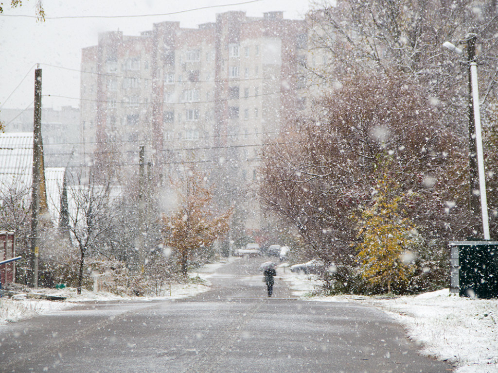 Синоптик: в Украину нагрянет циклон Uta с дождями и мокрым снегом (КАРТЫ)