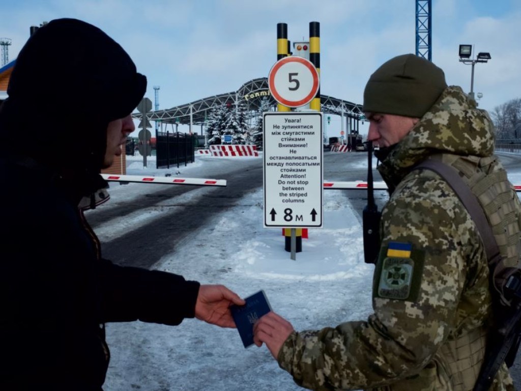 Запрет въезда в Украину россиянам продлили из-за геополитики – эксперт  