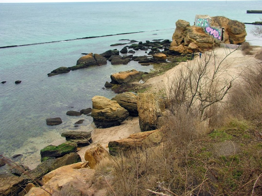 У берегов Одессы упал уровень воды: обнажились камни, волнорезы (ФОТО)