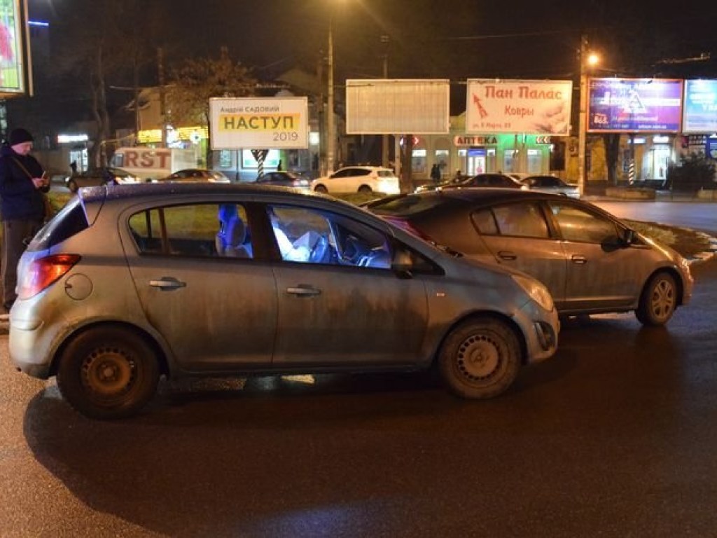 Opel и Honda не поделили дорогу в центре Николаева (ФОТО)