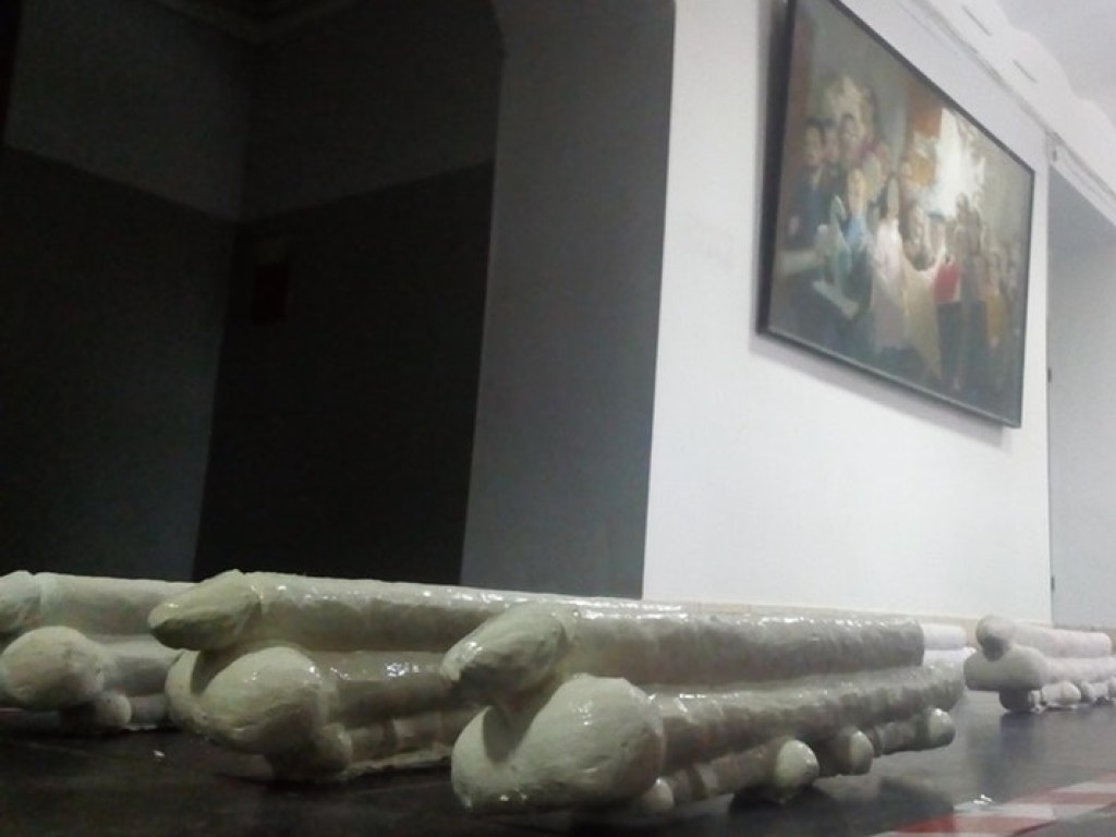 Скандал в академии искусств: студенту грозит отчисление за «фаллическую» инсталляцию (ФОТО)