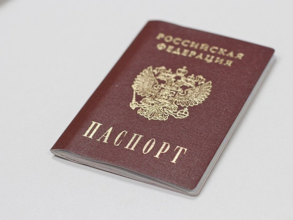 Путин подписал закон: российские паспорта в Украине будут выдавать удаленно
