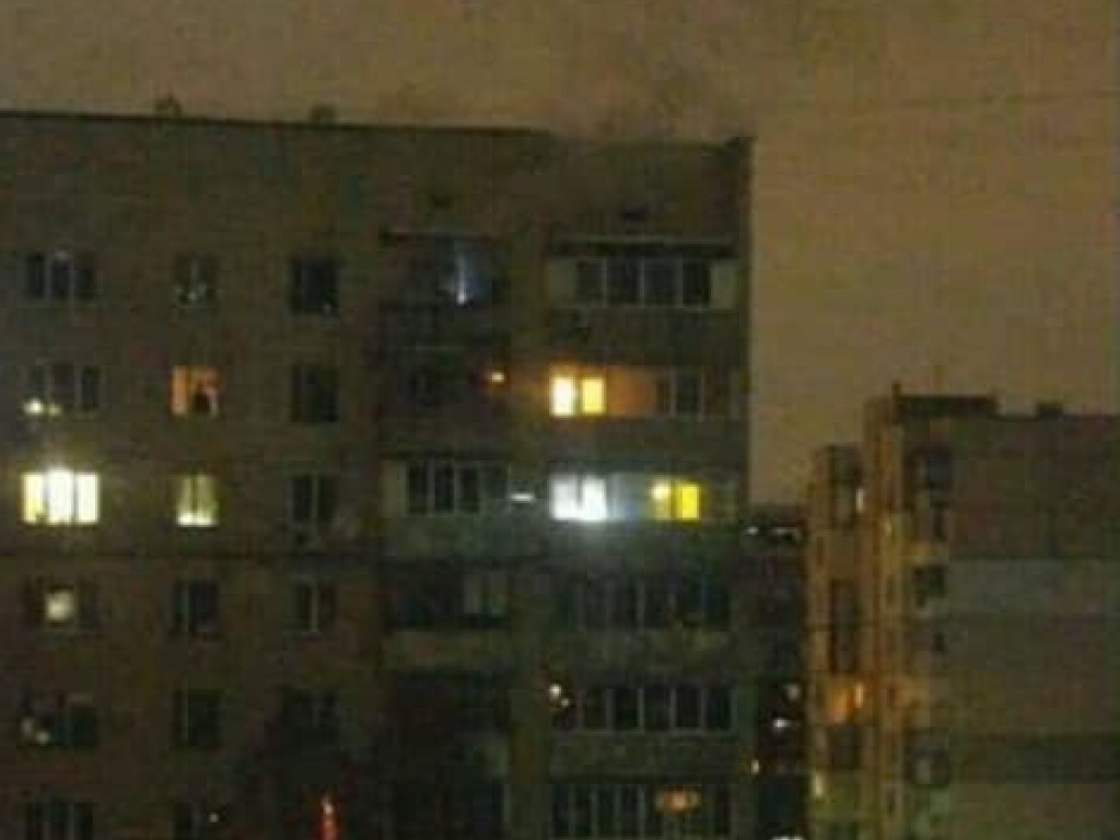 На Южной Борщаговке в Киеве в многоэтажке горела квартира (ФОТО)