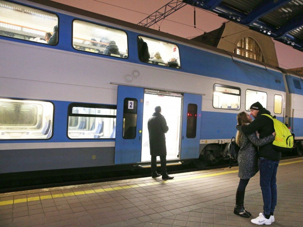 «Укрзализныця» на зимние праздники назначила дополнительные поезда