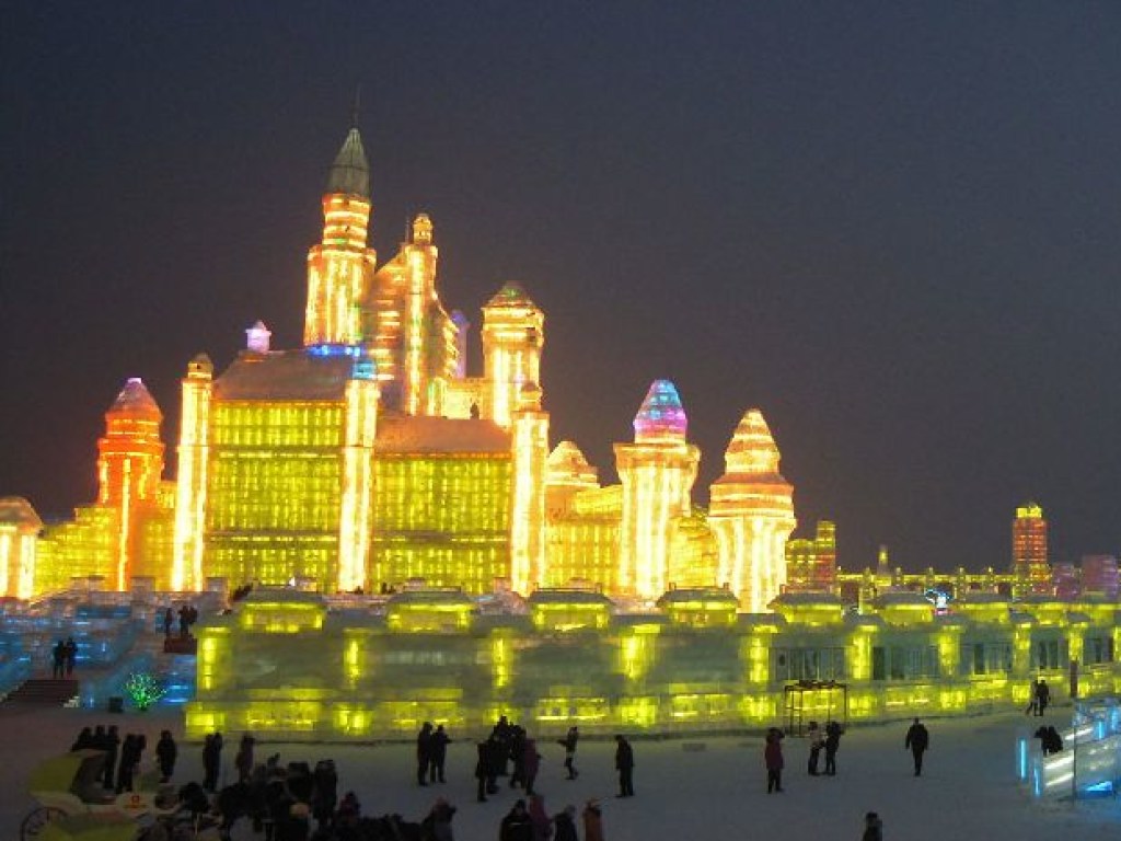 В Китае возвели на 30 тысячах квадратных метров ледяное городище  (ФОТО, ВИДЕО)