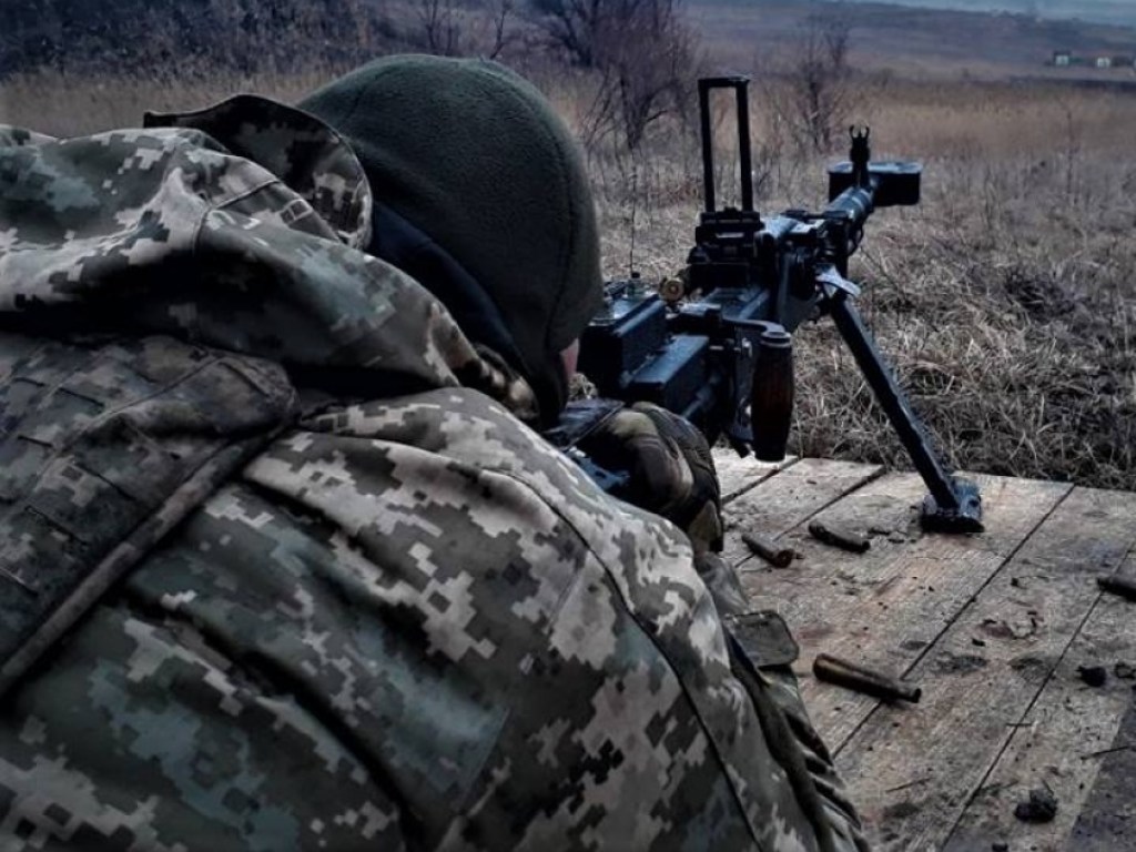 На Донбассе за сутки насчитали 8 обстрелов позиций ВСУ, ранен один военный