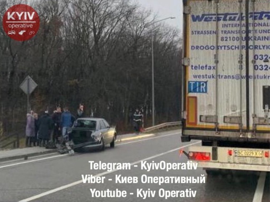 Серьезное ДТП на Львовщине: На трассе Киев-Чоп автобус с пассажирами слетел в кювет (ФОТО)