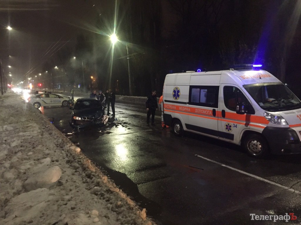В Кременчуге авто полиции вынесло на встречку: в результате столкновения пострадали клиенты такси (ФОТО)