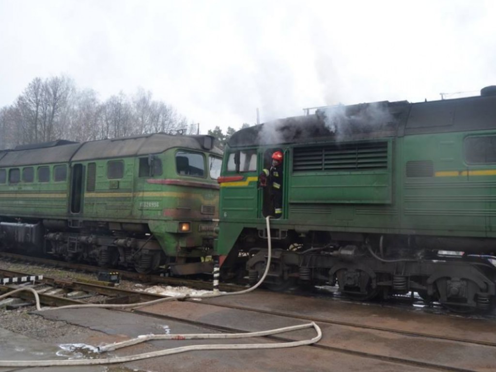 В Ровенской области на ходу загорелся грузовой поезд
