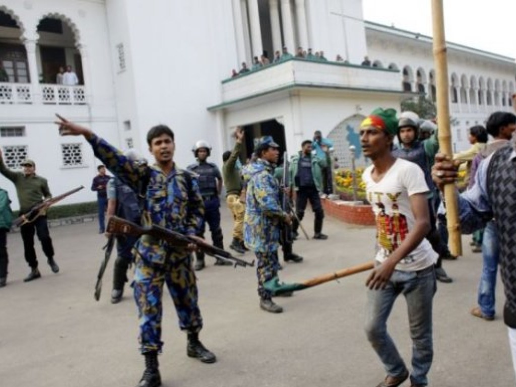 Выборы в Бангладеш: количество погибших возросло до 15 человек, на улицы вышли 600 тысяч полицейских