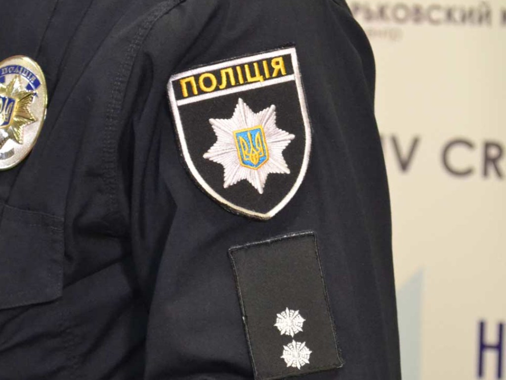 В Киеве мужчина назвал себя слесарем и украл у пенсионерки золотые украшения
