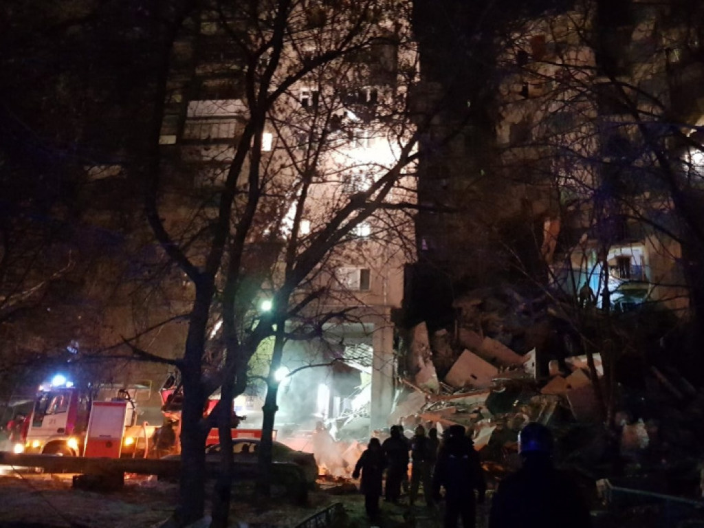 Обрушение дома в российском Магнитогорске: 7 человек погибло, десятки под завалами (ОБНОВЛЕНО)