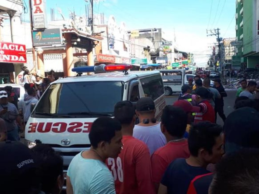 На Филиппинах у входа в ТЦ прогремел взрыв: 2 человека погибли (ФОТО)