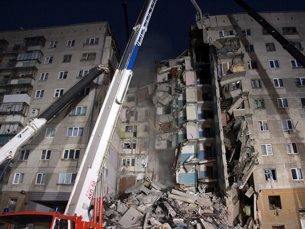 Взрыв в Магнитогорске: Спасатели нашли под завалами тело 9 жертвы