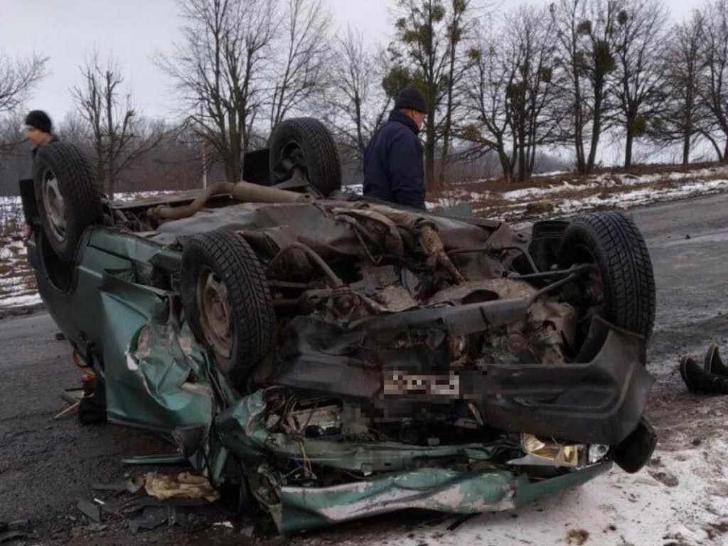 Жуткое ДТП на Винничине: В аварии погибли двое взрослых пассажиров и младенец (ФОТО)