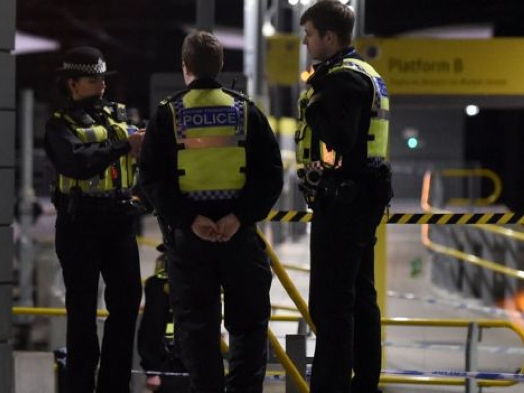 Неизвестный устроил резню в метро Манчестера: пострадали 3 человека (ФОТО, ВИДЕО)