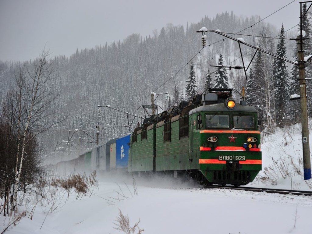 «Душегубка»: Пассажиры киевского поезда едва не угорели в вагонах из-за дыма и газа (ФОТО)