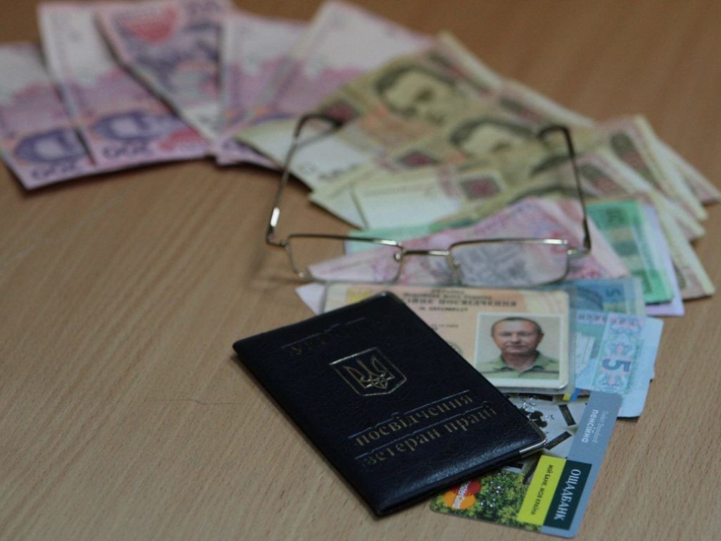 Украинцам подняли пенсии: кому сделают перерасчет