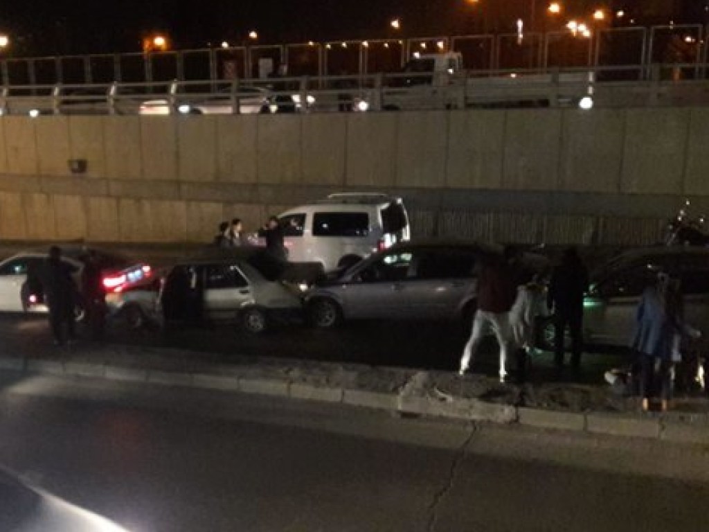 На юге Турции произошло масштабное ДТП: столкнулись 10 авто, есть раненные (ФОТО)