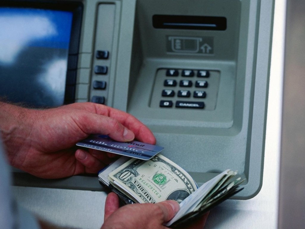 В Украине стал доступен обмен валюты в банкоматах – НБУ