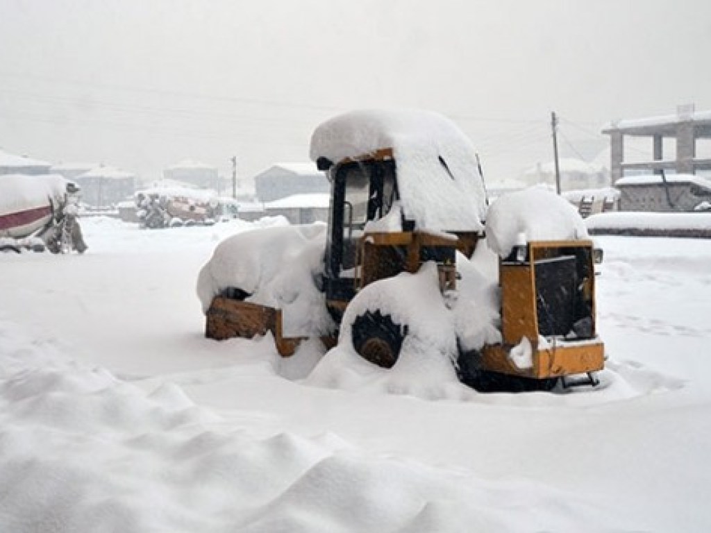 Турцию завалило снегом:  въезд закрыли в  более чем 750 населенных пунктов (ФОТО)