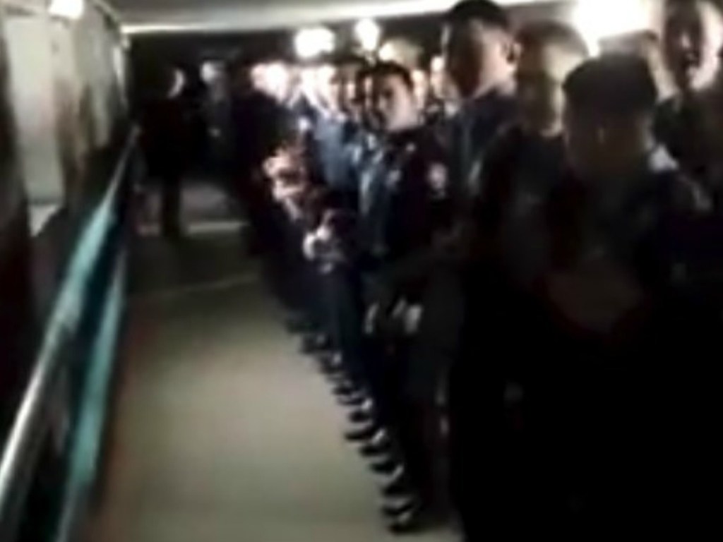 Казахский правоохранитель лишился работы из-за скандального видео