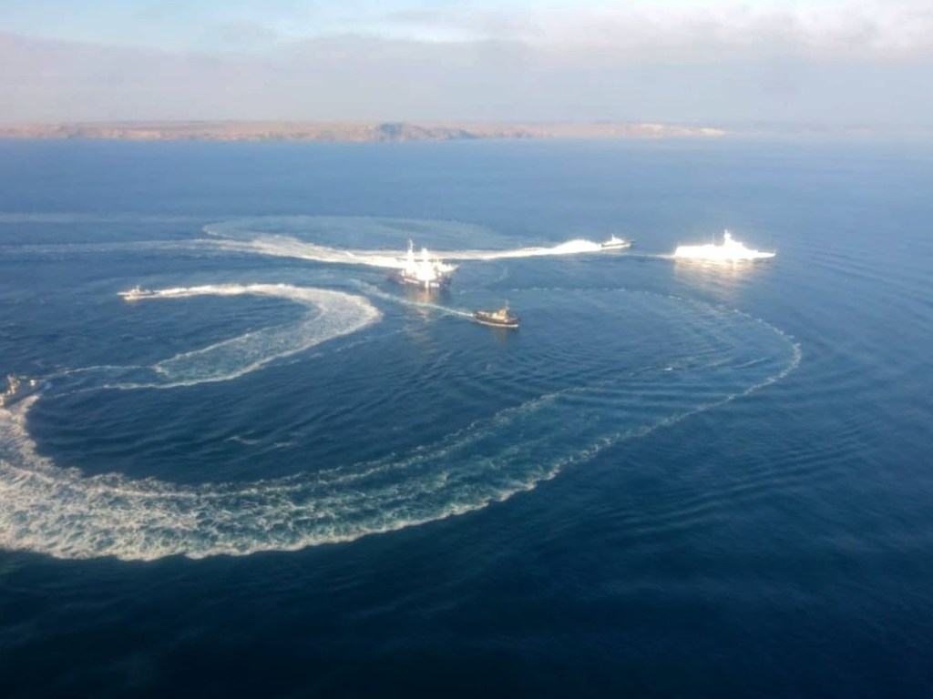 У Порошенко подтвердили желание осуществить новый проход кораблей ВМС через Керченский пролив