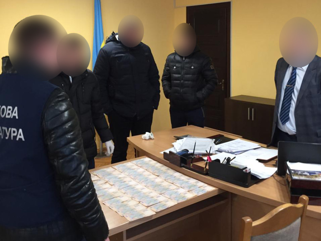 Председателя одной из райгосадминистраций Львовской области поймали на взятке (ФОТО)