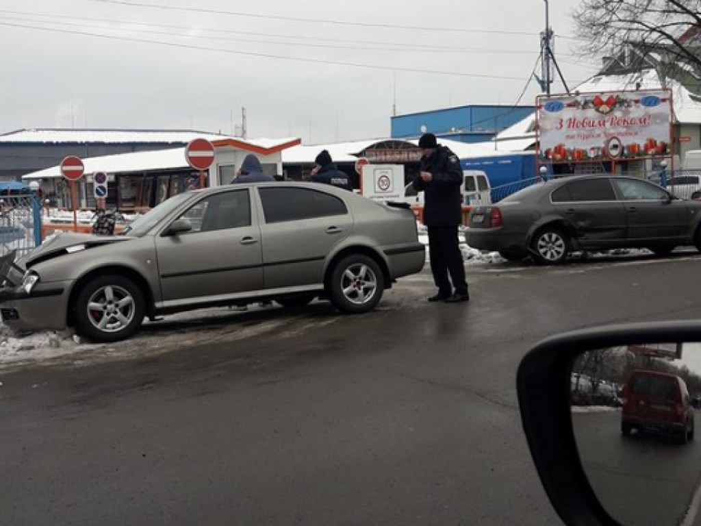 В Мукачево столкнулись два автомобиля Skoda (ФОТО)