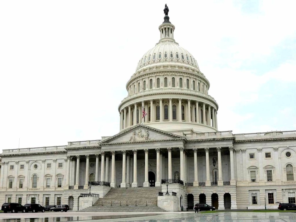 Палата представителей Конгресса США приняла меры для завершения «шатдауна»