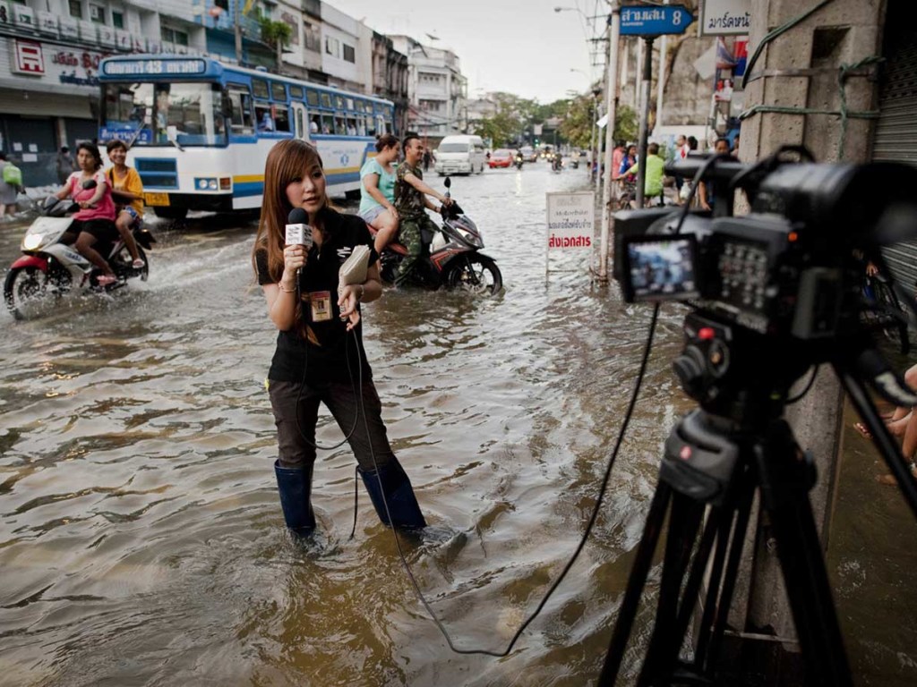 Из Таиланда массово бегут туристы: приближается мощный шторм