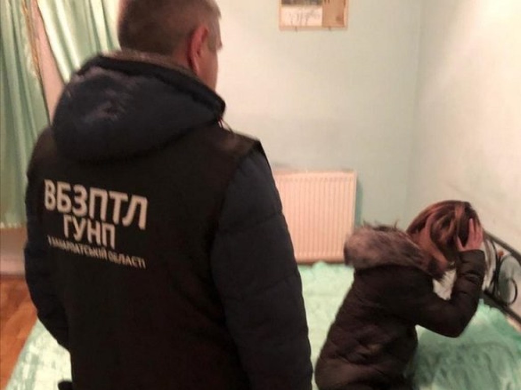 В Ужгороде 28-летняя сутенер продавала 18-летнюю «наложницу» за 2 тысячи (ФОТО)