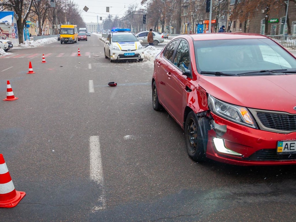 ДТП в Киеве: Водитель за рулем KIA возле перехода сбил пожилого мужчину (ФОТО)
