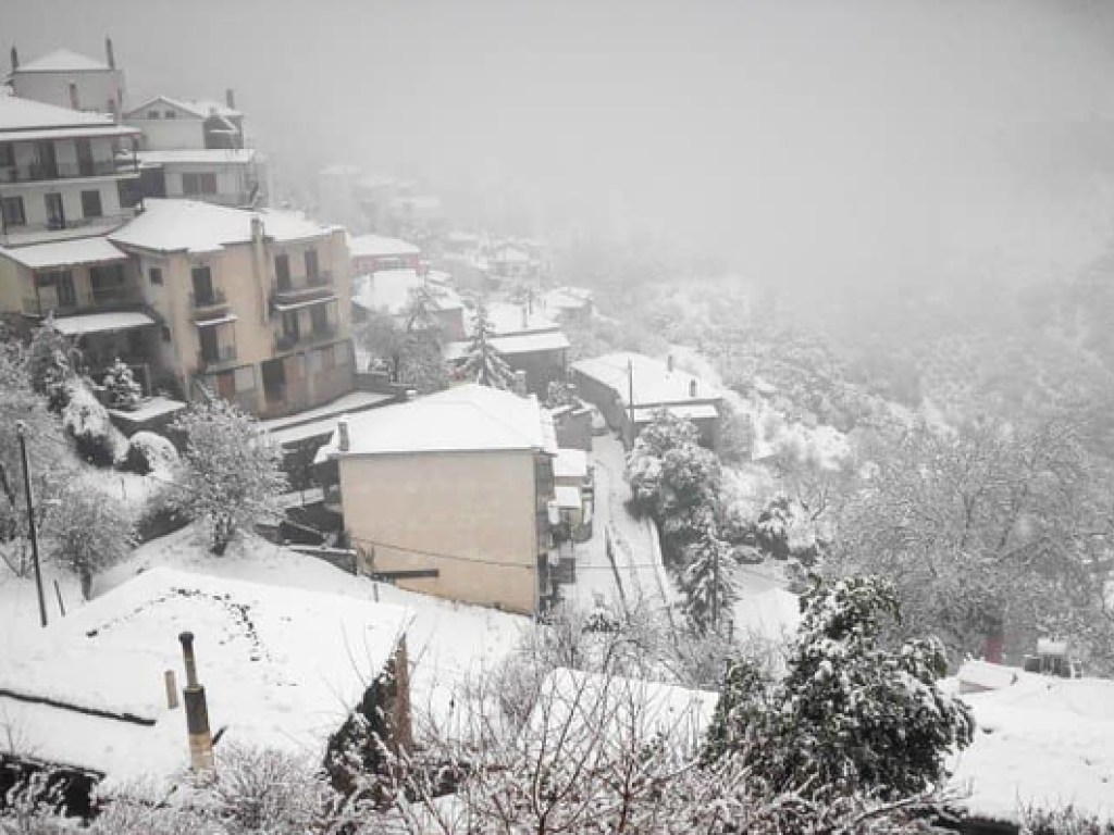 Греция в снежном плену: Аномальные снегопады парализовали страну (ФОТО, ВИДЕО)