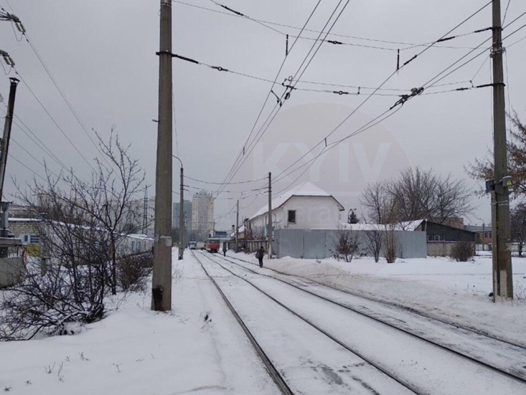 На левом берегу Киева из обрыва контактной сети движение трамваев приостановлено (ФОТО)