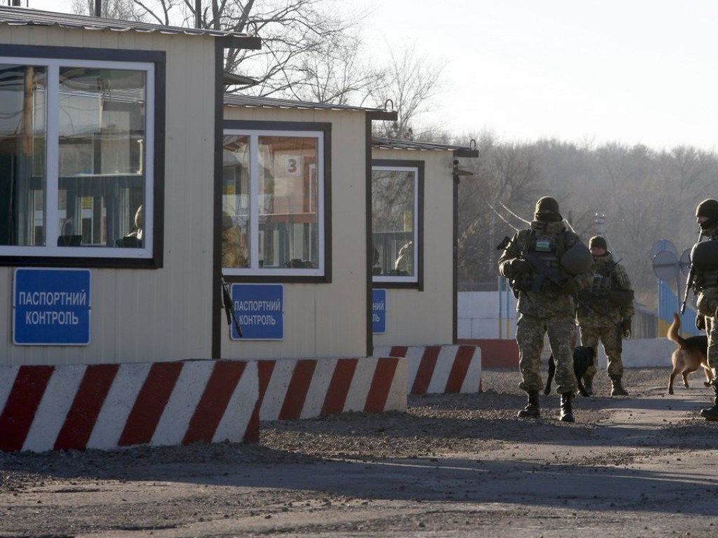 На Донбассе в очередях на КПВВ умерли два пенсионера