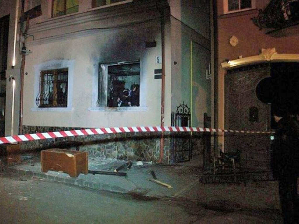 Поджог здания Союза венгров в Ужгороде: За терроризм будут судить троих поляков (ФОТО)