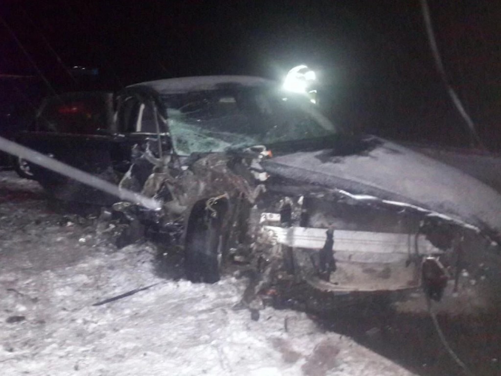 В Запорожской области на «встречке» столкнулись два авто: один человек погиб, пятеро получили травмы (ФОТО)