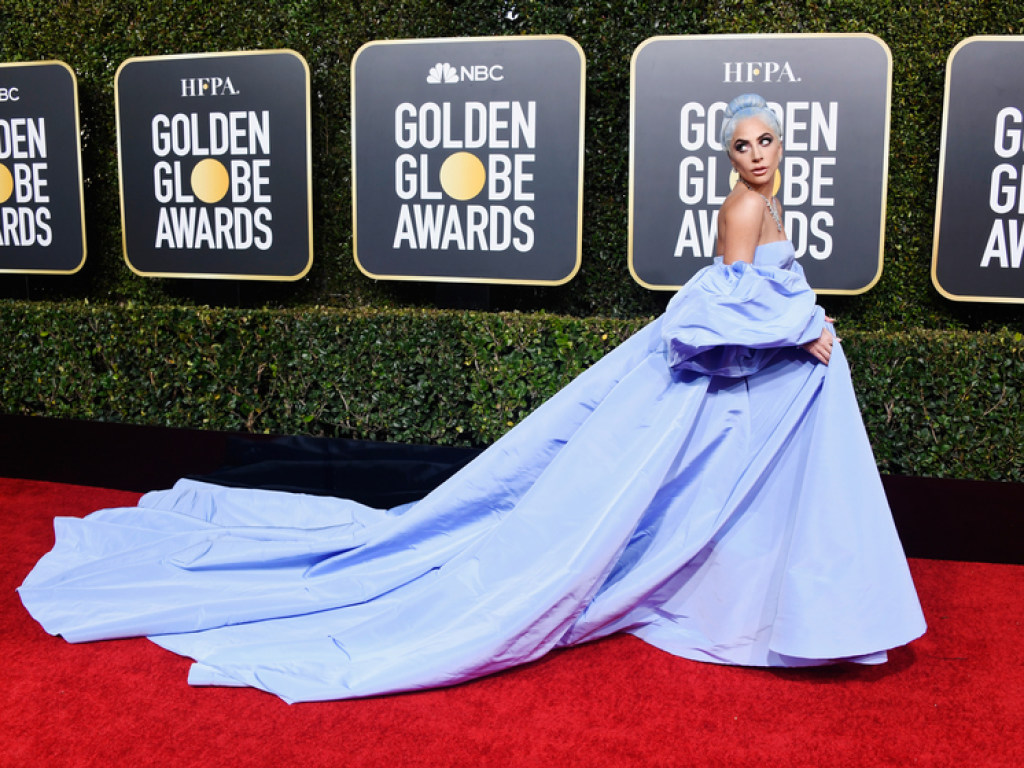 На церемонии «Золотой глобус-2019» Леди Гага позировала в роскошном платье за 5 миллионов долларов (ФОТО)