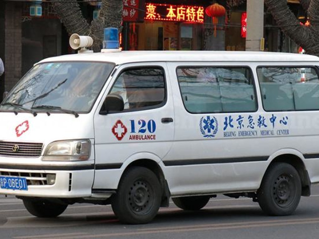 В Пекине мужчина напал на школу, ранения получили 20 детей