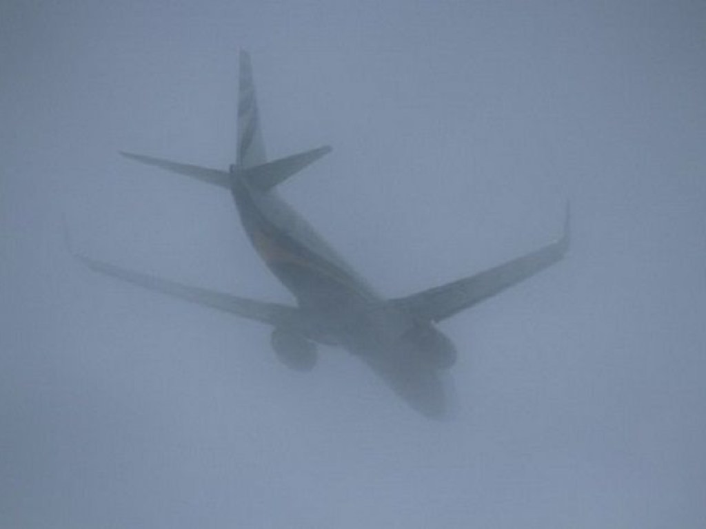 Из-за сильного тумана задержали авиарейсы в аэропорту Львова