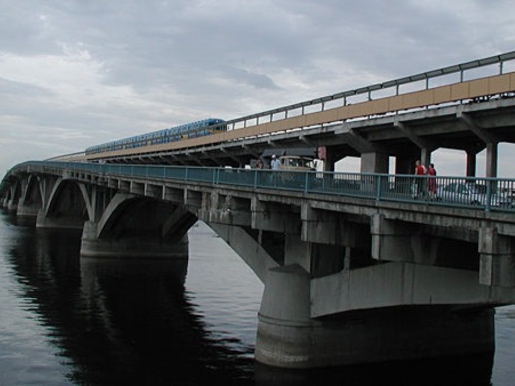 Бюджет 2 миллиарда: мост Метро в столице пообещали отремонтировать за два года