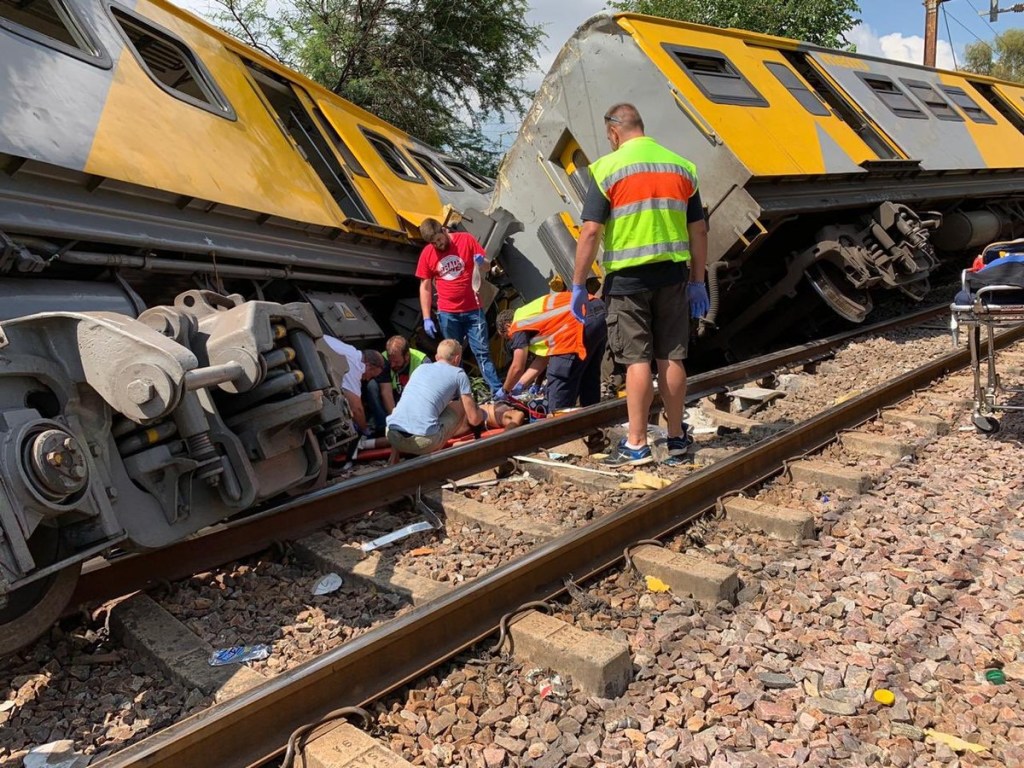 В ЮАР произошло столкновение поездов: 200 пострадавших (ФОТО)
