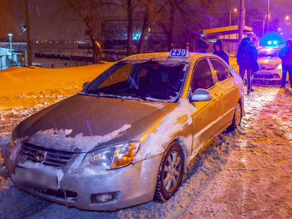 В Днепре дерзкий подросток с пистолетом и друзьями катался в такси (ФОТО, ВИДЕО)