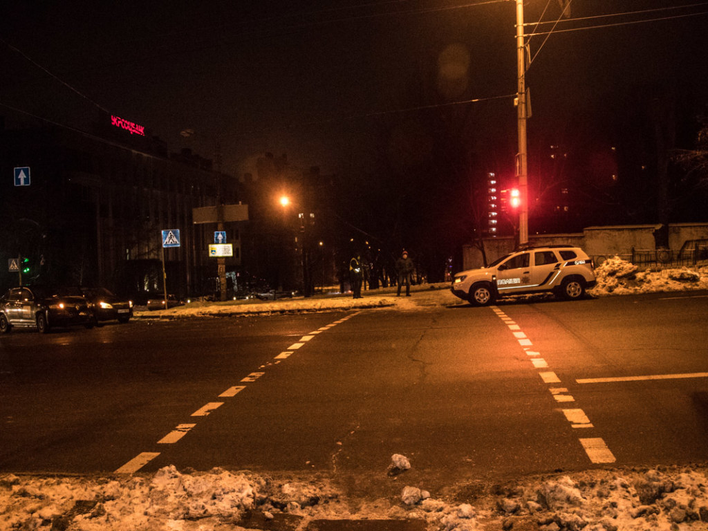 В Киеве таксист допустил столкновение с полицейским авто: два человека оказались в больнице (ФОТО, ВИДЕО)