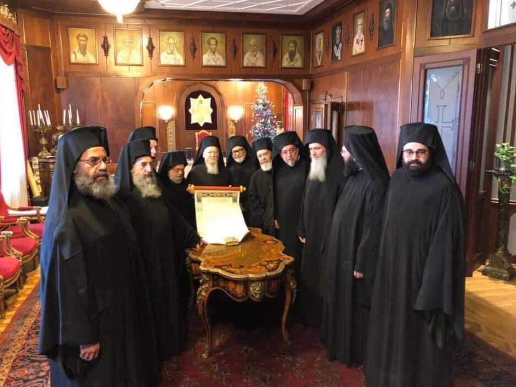 В Стамбуле члены синода Вселенского патриархата подписали Томос для ПЦУ