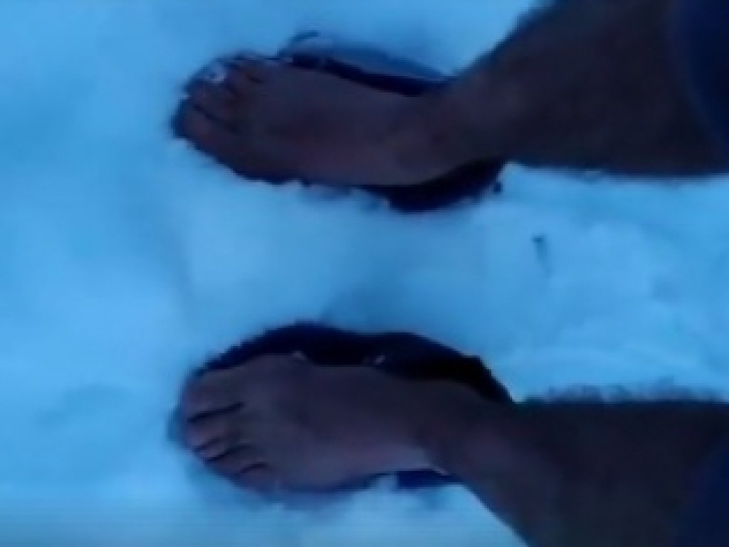 В Мелитополе босоногий чиновник совершил пробежку по снегу (ФОТО, ВИДЕО)